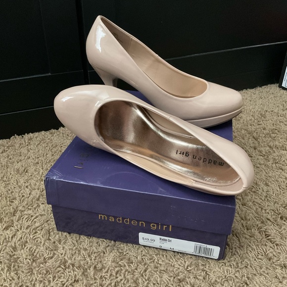 Nude heels - closet staples! 9 DSW Patent Leather - Picture 2 of 8